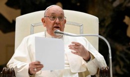 教皇说“性快感是一种礼物”，但天主教徒必须避免色情