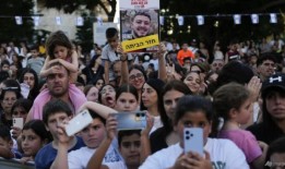 “够了”：以色列抗议者要求加沙停火