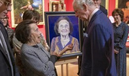 100岁的大屠杀幸存者莉莉·艾伯特在伦敦北部的家中去世，金带领人们向她致敬