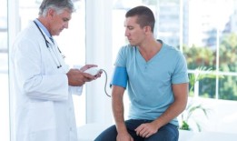 侄子在被信任为财务监护人后，从患有阿尔茨海默氏症的老年阿姨那里偷走了2.7万英镑