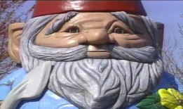 来自档案：世界上最高的混凝土侏儒在艾姆斯的雷曼花园守望