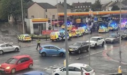 苏格兰居民讲述了一名警察在家门口被汽车撞死后的恐怖经历