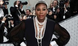 梅根·马克尔怀孕的朋友塞雷娜·威廉姆斯在迈阿密的表演让粉丝们开心