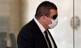 法庭称，司机“超速前往赌场”，两人在桥上丧生