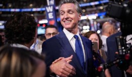 CNN主持人：民主党全国代表大会吸引的是不那么“充满睾丸激素”的男性