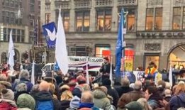 阿姆斯特丹抗议呼吁“与俄罗斯和平”