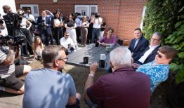 《卫报》对恢复政治信任的看法：工党还有很长的路要走