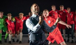 由约瑟夫·费因斯主演的体育剧《亲爱的英格兰》公布了《西区跑》的全部演员阵容