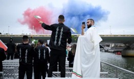 巴黎奥运会在塞纳河上举行了盛大的开幕式