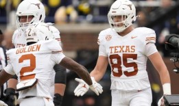 排名第三的德克萨斯队以压倒性的优势战胜了排名第十的密歇根队，这是一个巨大的声明