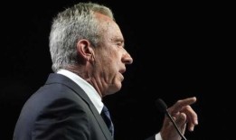 小肯尼迪在与小特谈话的视频泄露后道歉