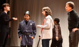 自闭症艺术家如何再现夜间狗的奇怪事件