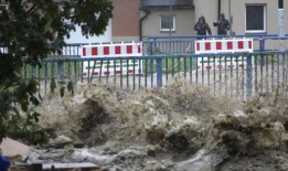 捷克共和国洪水不断上涨，数千人被迫撤离