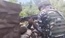 在查谟克什米尔邦的班迪波拉听到了枪声