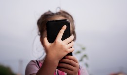 为什么刚刚在参议院通过的具有里程碑意义的儿童网络安全法案仍然存在严重分歧