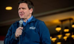 罗恩·德桑蒂斯结束了总统竞选，将MAGA巷拱手让给了它的创造者