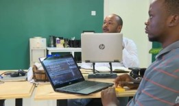 这是在创新和就业问题之间的平衡，因为非洲利用人工智能来推动增长