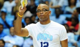 “体育中心”主播与斯图尔特·斯科特的女儿们分享了关于癌症研究的感人时刻