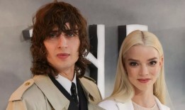 《阿甘正传》中的安雅·泰勒-乔伊透露，她的丈夫不小心在长椅上向她求婚了