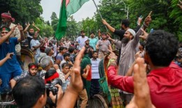 Bangladesh protests demand PM resign, army stands 'by the people'