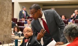 州长凯·艾维修正案取消了加班费免税上限