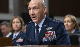 参议院共和党人现在指责民主党在军事领导上存在差距