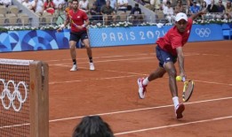 巴黎奥运会：在澳大利亚逆转后，美国队的拉吉夫·拉姆和奥斯汀·克拉吉切克获得银牌