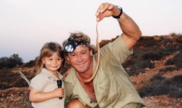 2006年，在鳄鱼猎人史蒂夫·欧文不幸去世18周年之际，宾迪·欧文向他致敬