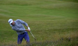 劳里领先麦克罗伊，伍兹在英国公开赛遭遇噩梦开局