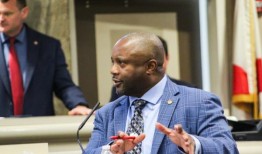 拨打988新闻1：危机线是承诺，退伍军人并不孤单的心理健康斗争