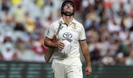 澳大利亚从糟糕的第二局开局中恢复过来，在第二次测试中领先巴基斯坦241分