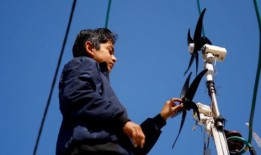 青少年“加沙的牛顿”创造了点亮家庭帐篷的系统