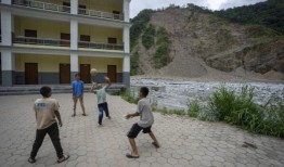 美联社图片：一连串的灾难将尼泊尔山谷的居民推向了悬崖边缘