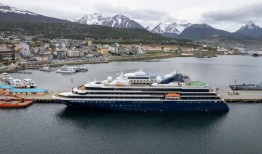 新的阿特拉斯海洋航行船在南极洲启航