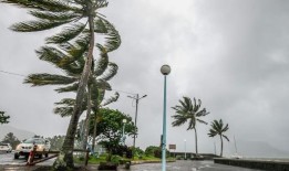 贝拉尔：飓风来临前毛里求斯的混乱景象