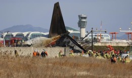 Avión se incendia tra salirse de la pista en aeroperto de Corea del Sur；176个墓碑