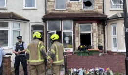 伦敦东部一户家庭在一场“毁灭性”的房屋大火中失去了三个孩子