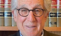 审理梅嫩德斯案的法官曾审理过几起备受瞩目的案件