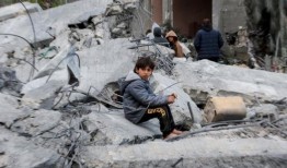 第一个人：“我在令人窒息的血和尘土的气味中醒来，我的耳朵里回荡着尖叫声，战争又回到了加沙”