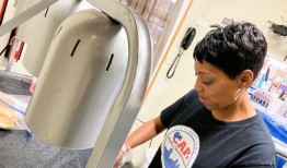 来看看亨茨维尔这对提供正宗费城芝士牛排的夫妇吧