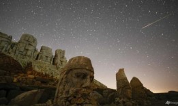 图片：英仙座流星雨在全球闪耀