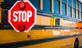 由于飓风“海伦”的影响，阿拉巴马州的学校在9月26日星期四和9月27日星期五改变了时间表