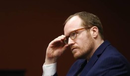 大麻对精神健康的影响引发争议，“大麻妈妈”与检察官“爸爸”展开了较量