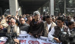 孟加拉国反对派在“假”选举前举行了48小时的罢工