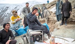 淘金者冒着死亡和债务的风险