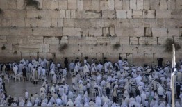 以色列定居者冲进耶路撒冷阿克萨清真寺庆祝犹太新年