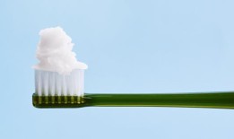 漱口，吐痰，重复：油拔对牙齿有好处吗？