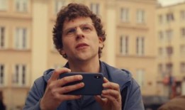 一个真正的痛苦预告片：杰西·艾森伯格和基兰·卡尔金·比克和沸腾在新的喜剧戏剧