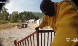 科罗拉多斯普林斯城堡购物中心的小贩中枪，受重伤