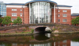 一名男子被控谋杀未遂，“据信首先被控绑架”